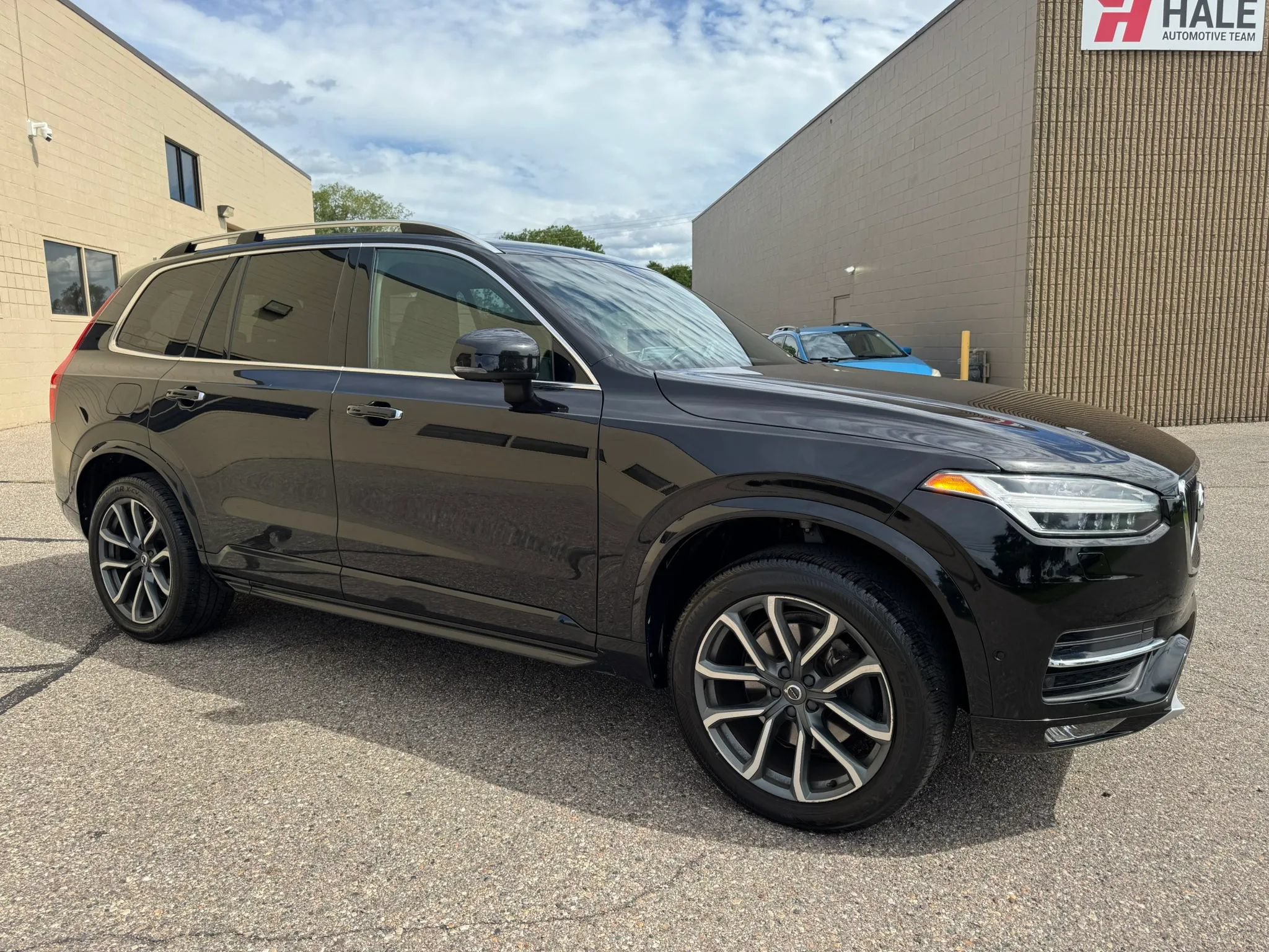 Used 2018 Volvo XC90 T6 Momentum w/ Convenience Package AWD/4WD image 12