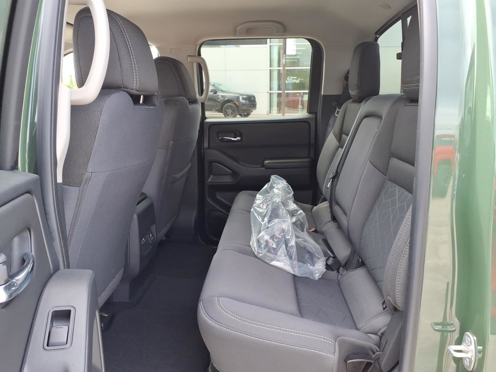 Used 2025 Nissan Frontier SV w/ SV Convenience Package image 14