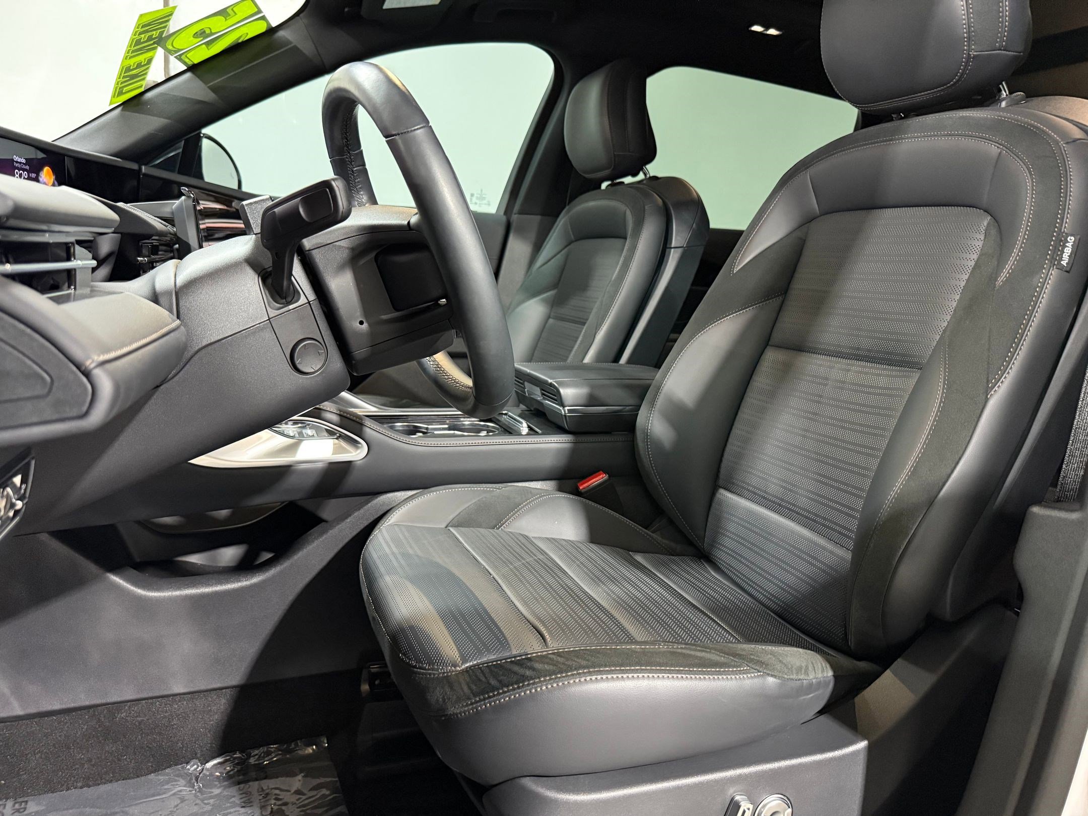 Used 2025 Lincoln Nautilus Reserve w/ Jet Appearance Package image 5