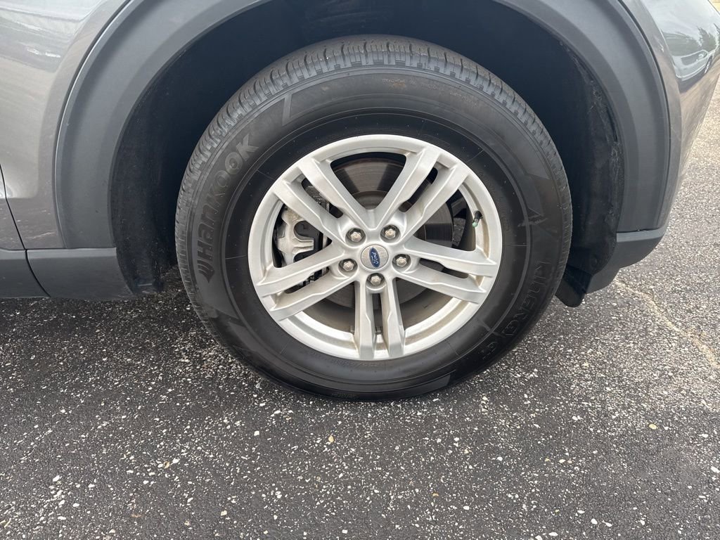 Used 2023 Ford Explorer XLT image 25