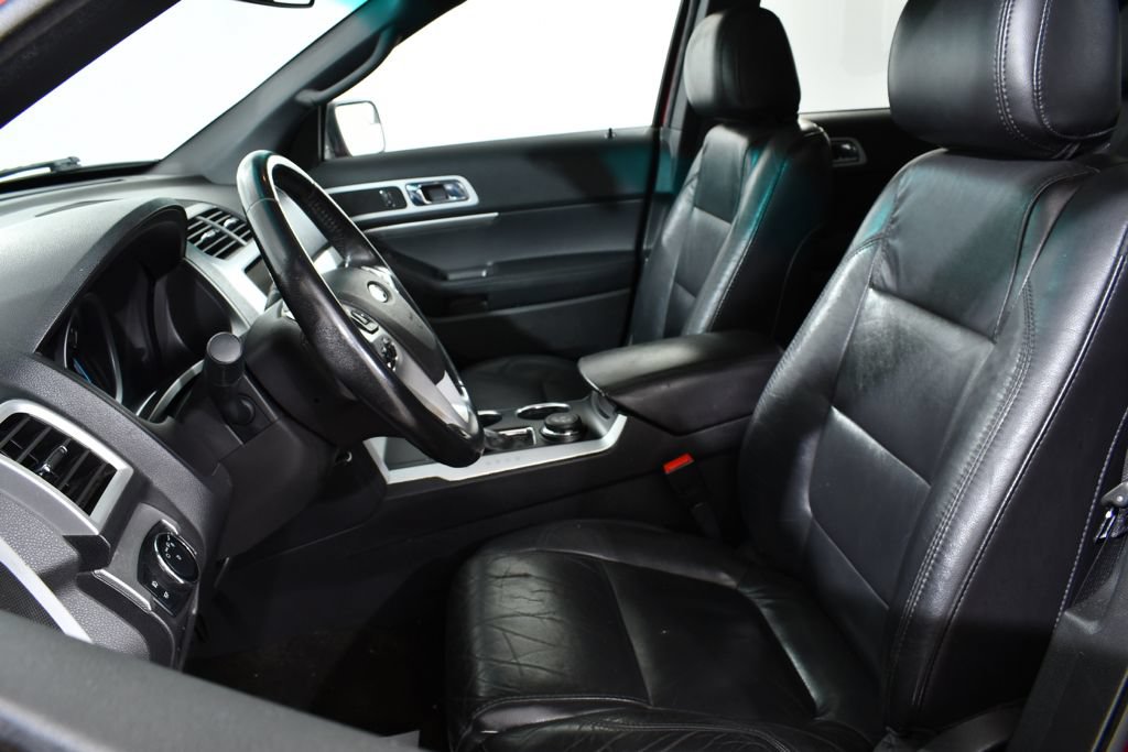 Used 2014 Ford Explorer XLT w/ Equipment Group 202A AWD/4WD image 6