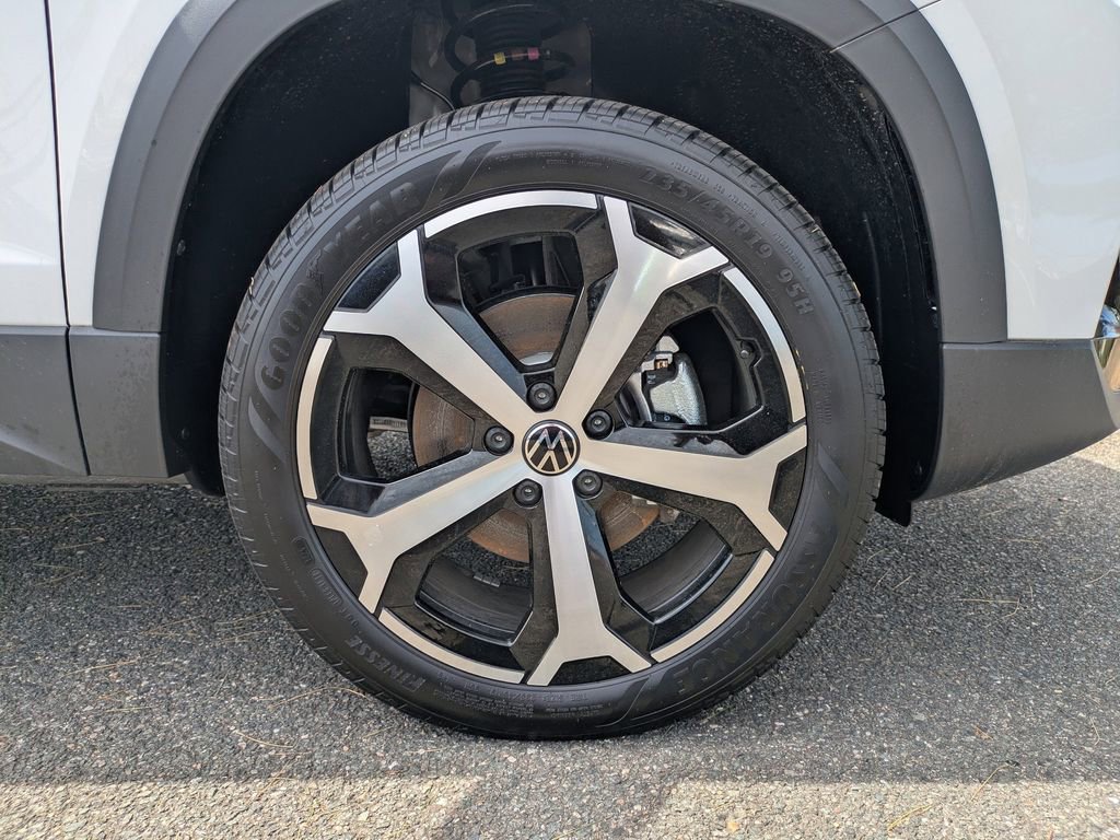Certified 2025 Volkswagen Taos SEL image 11