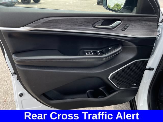 Used 2023 Jeep Grand Cherokee L Limited w/ Black Appearance Package AWD/4WD image 10