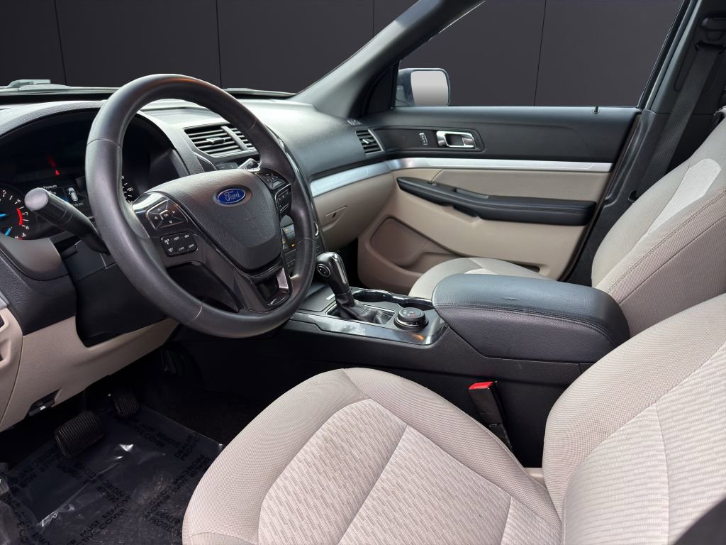 Used 2019 Ford Explorer 4WD w/ Class III Trailer Tow Package image 12