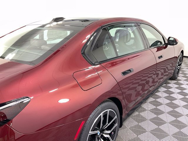 Used 2025 BMW 750e xDrive AWD/4WD image 9