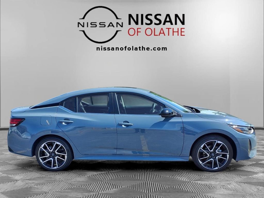 Used 2025 Nissan Sentra SR w/ SR Premium Package FWD image 30