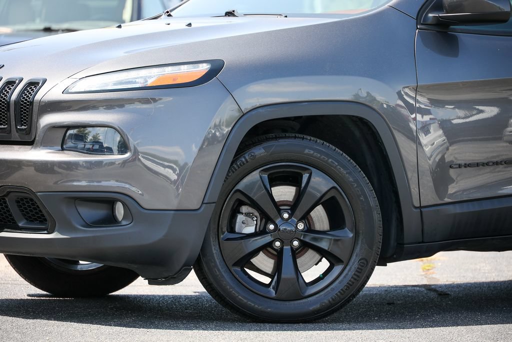 Used 2018 Jeep Cherokee Latitude w/ Altitude Package FWD image 13