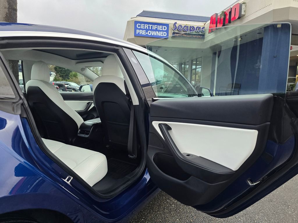 Used 2019 Tesla Model 3 Standard Range image 14