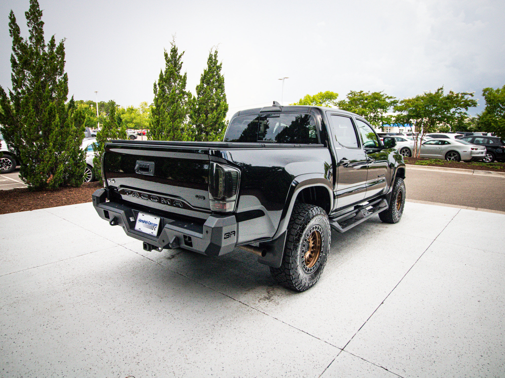 Used 2023 Toyota Tacoma Limited AWD/4WD image 10