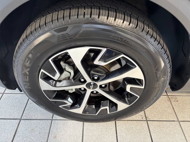 Used 2023 Kia Sportage EX AWD/4WD image 5