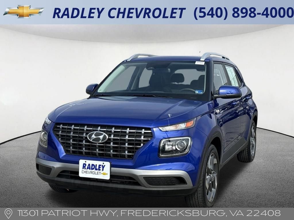 Used 2025 Hyundai Venue SEL image 1