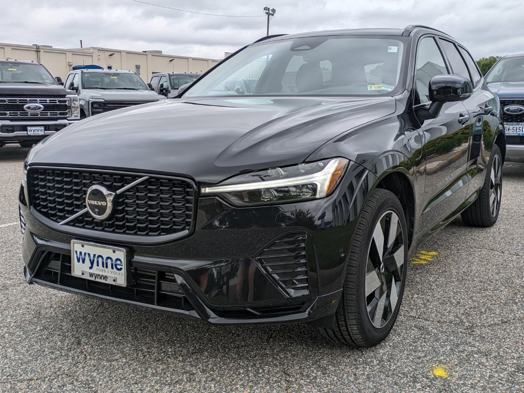 New 2025 Volvo XC60 T8 Plus w/ Protection Package Premier AWD/4WD image 8