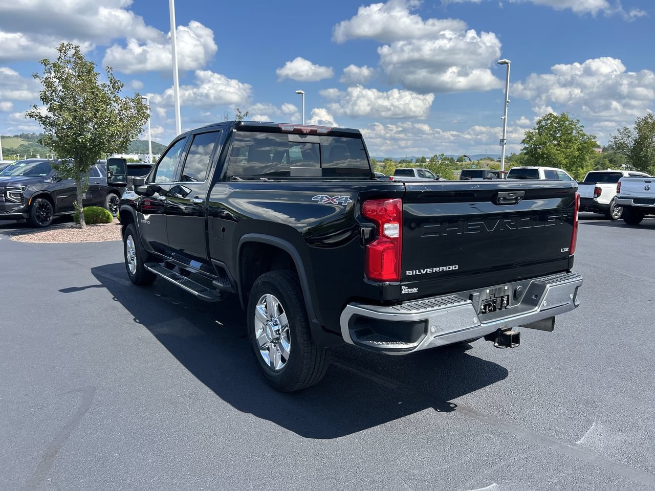 Used 2020 Chevrolet Silverado 2500 LTZ w/ LTZ Premium Package AWD/4WD image 5