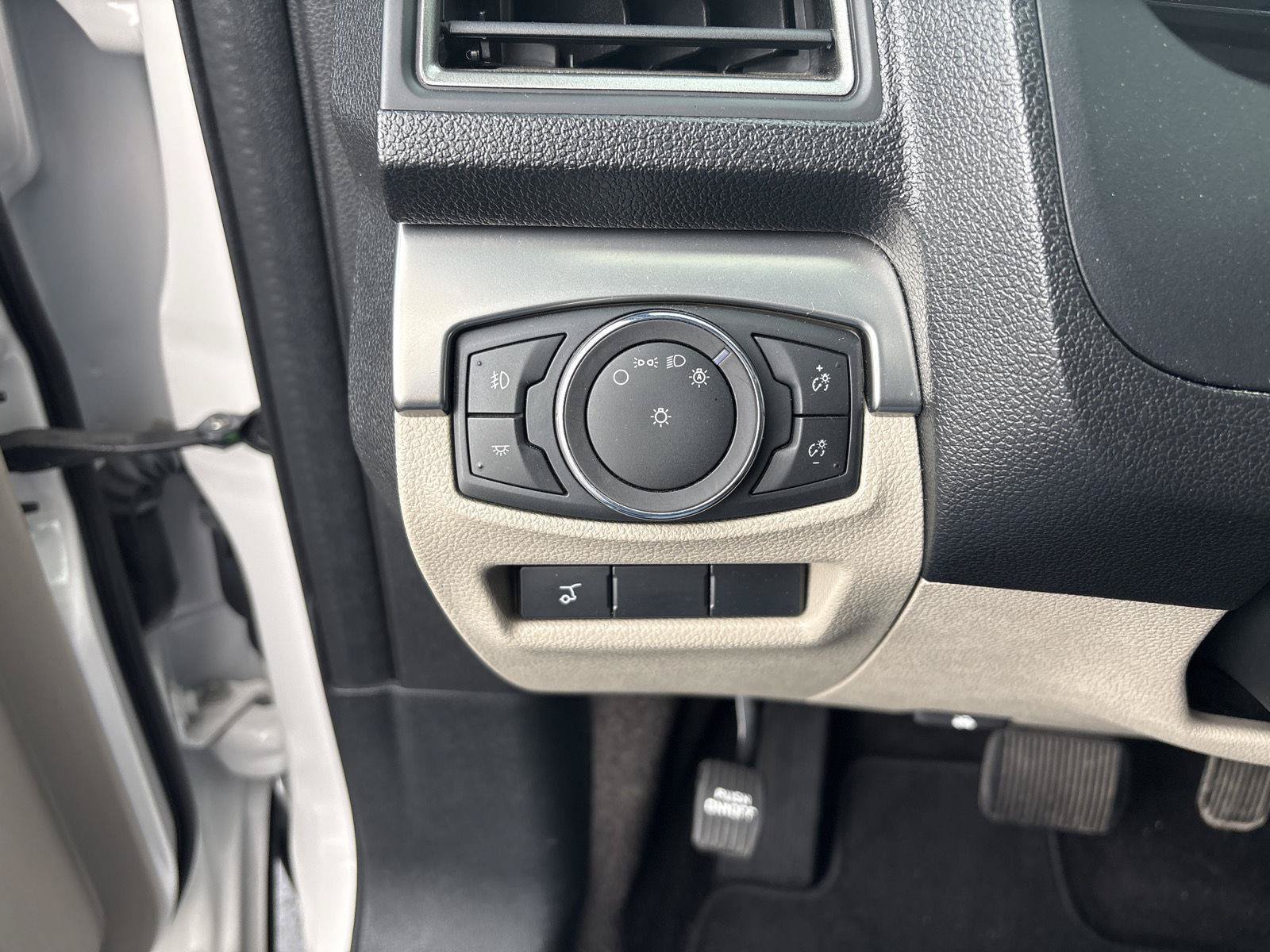 Used 2018 Ford Explorer XLT w/ Equipment Group 202A AWD/4WD image 21