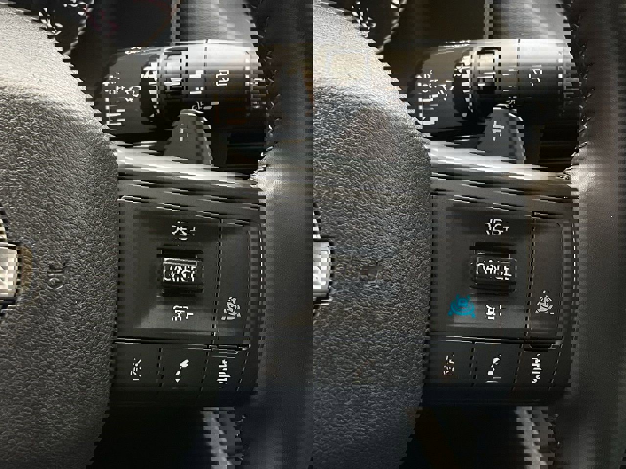 Used 2025 Nissan Rogue SV image 24