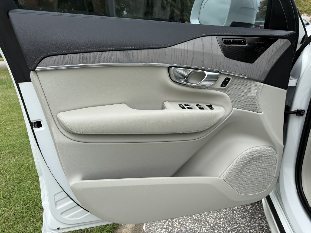 Certified 2025 Volvo XC90 B5 Ultra w/ Lounge Package AWD/4WD image 13
