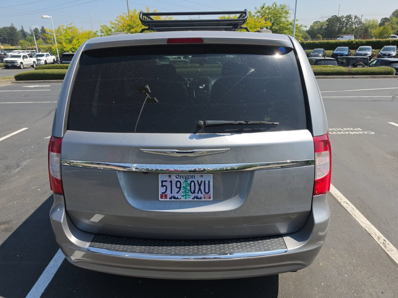 Used 2014 Chrysler Town & Country Touring FWD image 10