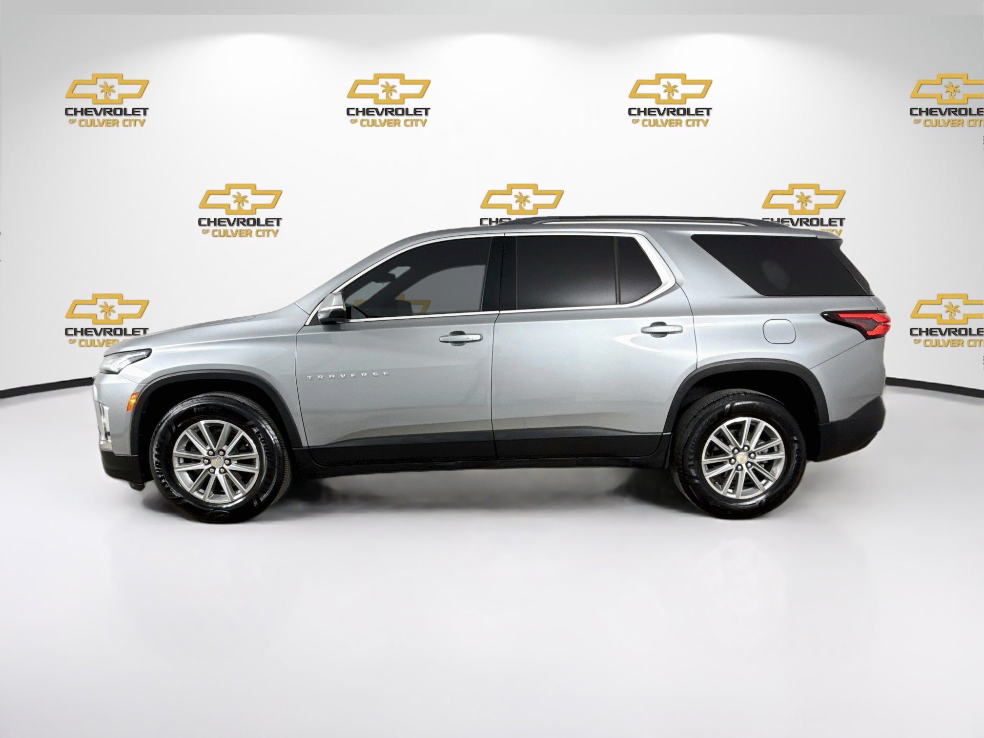 Used 2023 Chevrolet Traverse LT FWD image 5