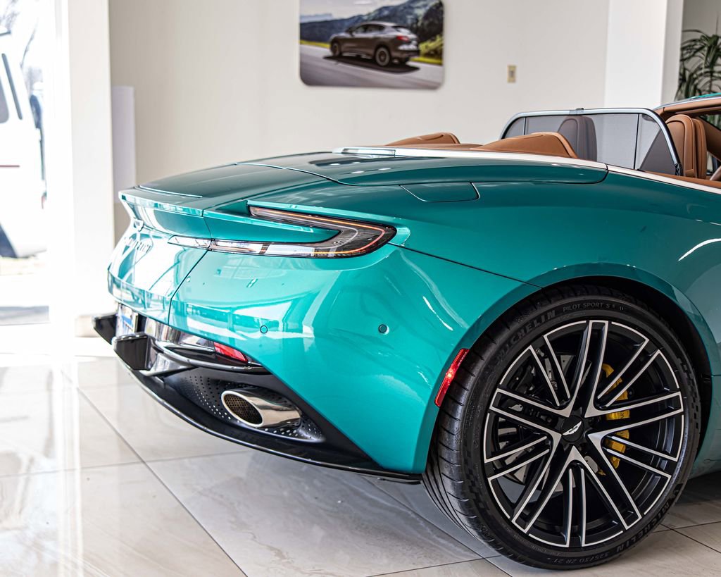 Used 2025 Aston Martin DB12 Convertible image 12