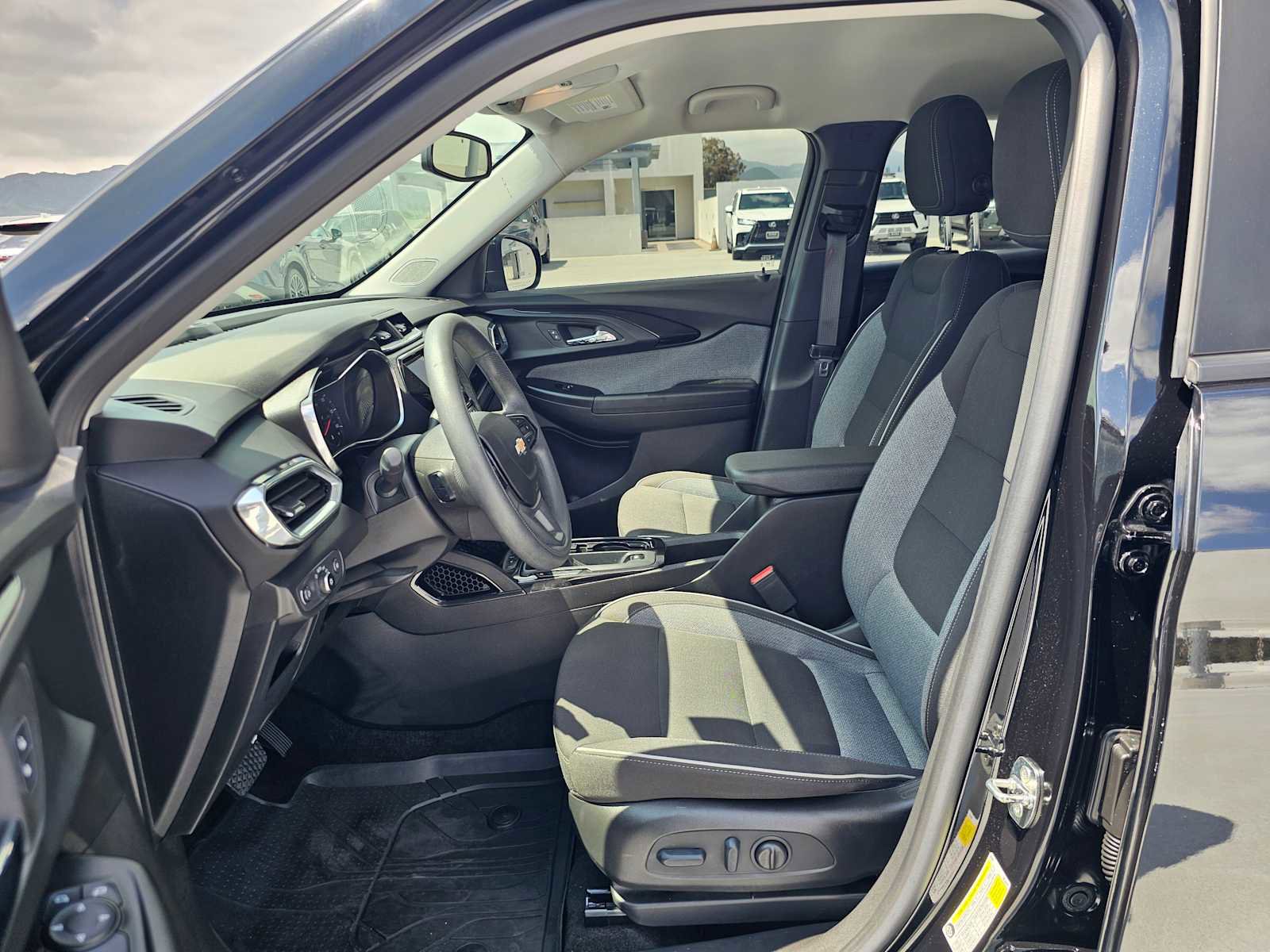 Used 2023 Chevrolet TrailBlazer LT w/ Convenience Package FWD image 20