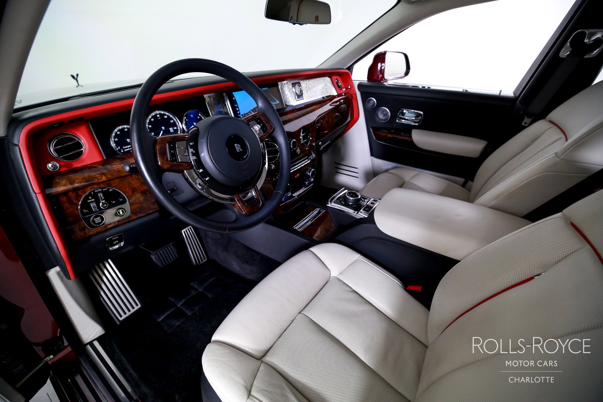 Used 2019 Rolls-Royce Phantom Sedan image 4