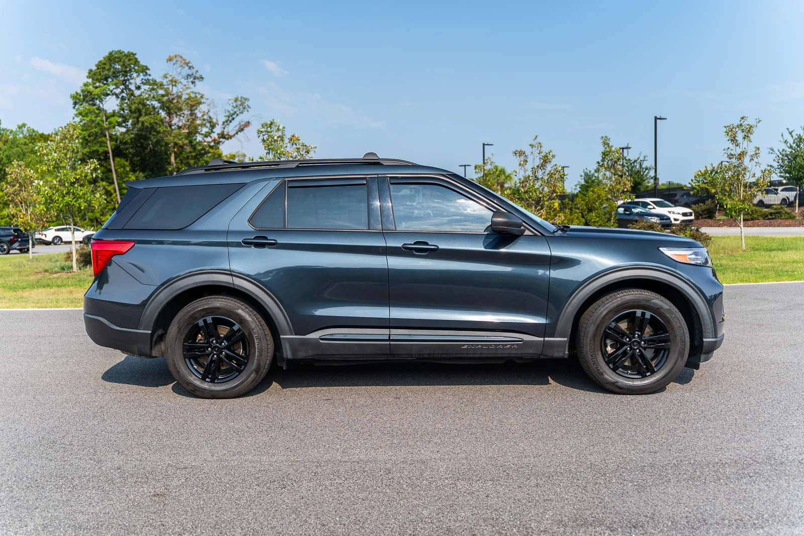 Used 2022 Ford Explorer XLT w/ Equipment Group 202A RWD image 8