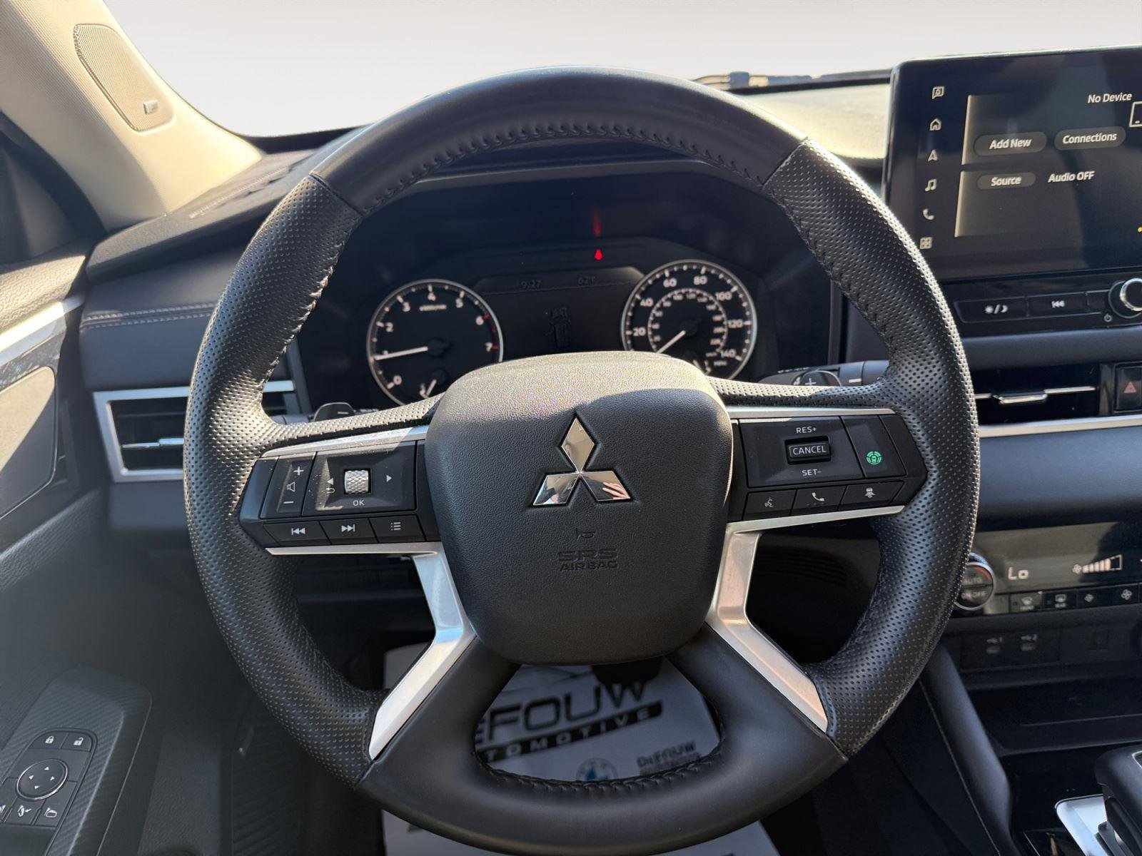 Used 2025 Mitsubishi Outlander SE FWD image 16