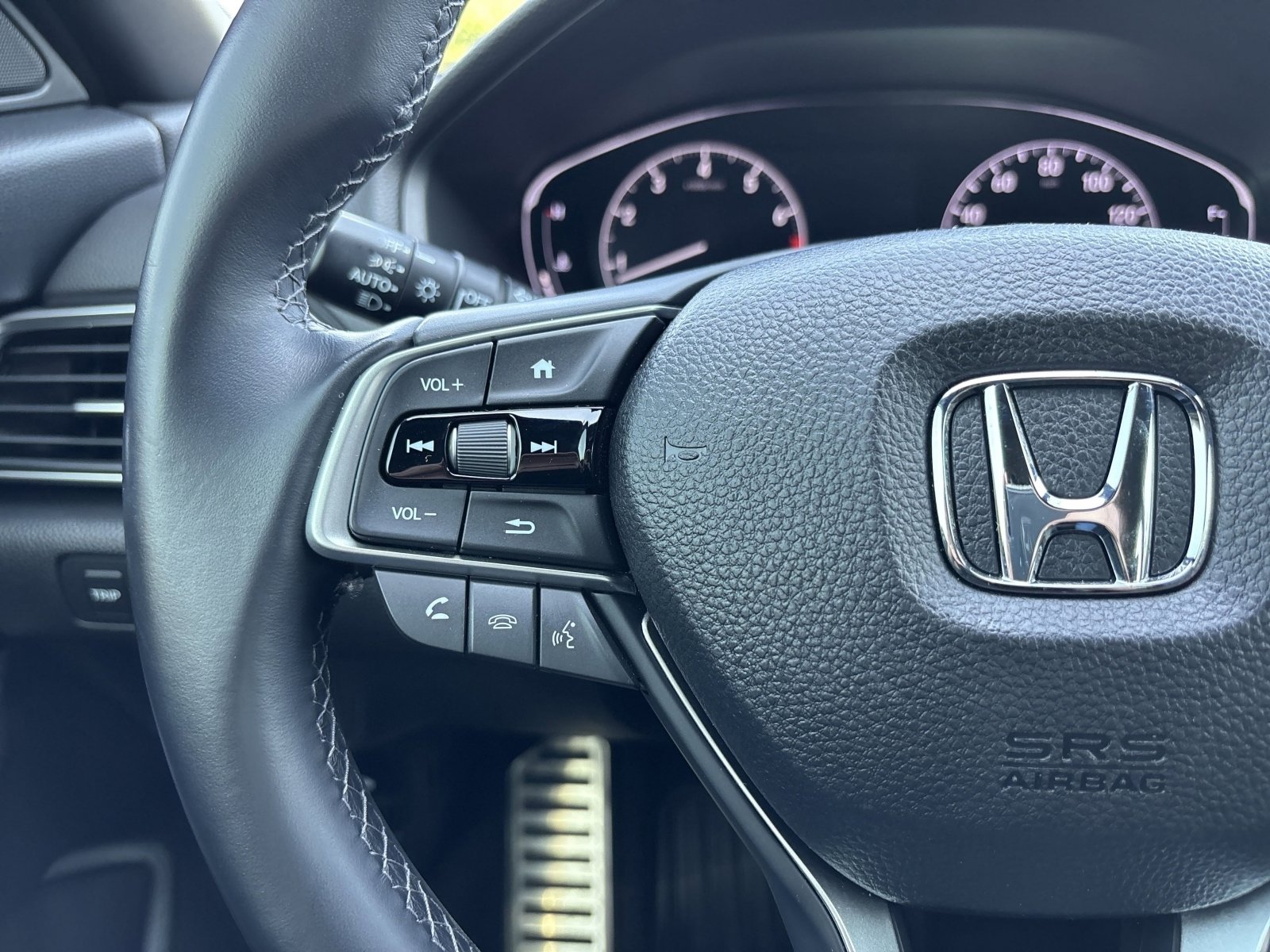 Used 2018 Honda Accord Sport image 14