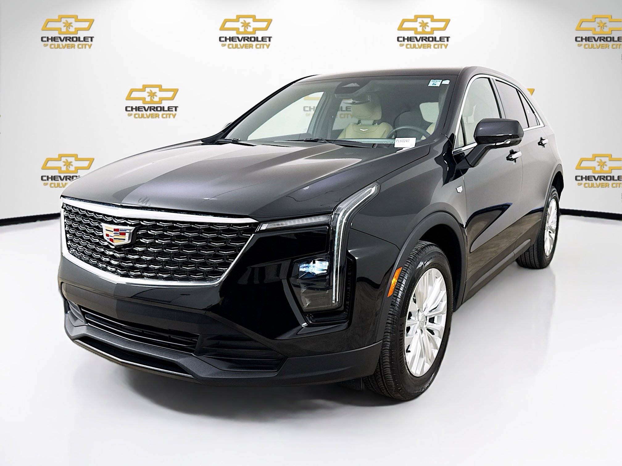 Used 2024 Cadillac XT4 Luxury w/ Cold Weather Package image 3