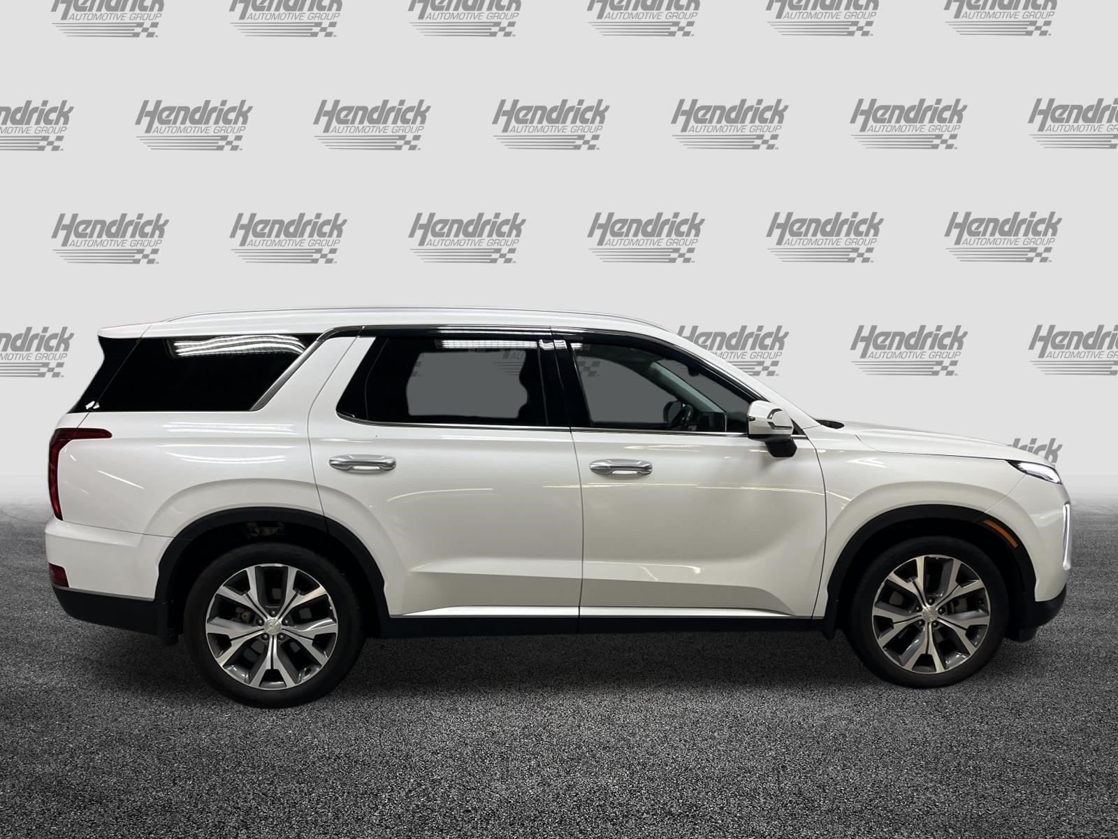 Used 2022 Hyundai Palisade SEL w/ Premium Package FWD image 3