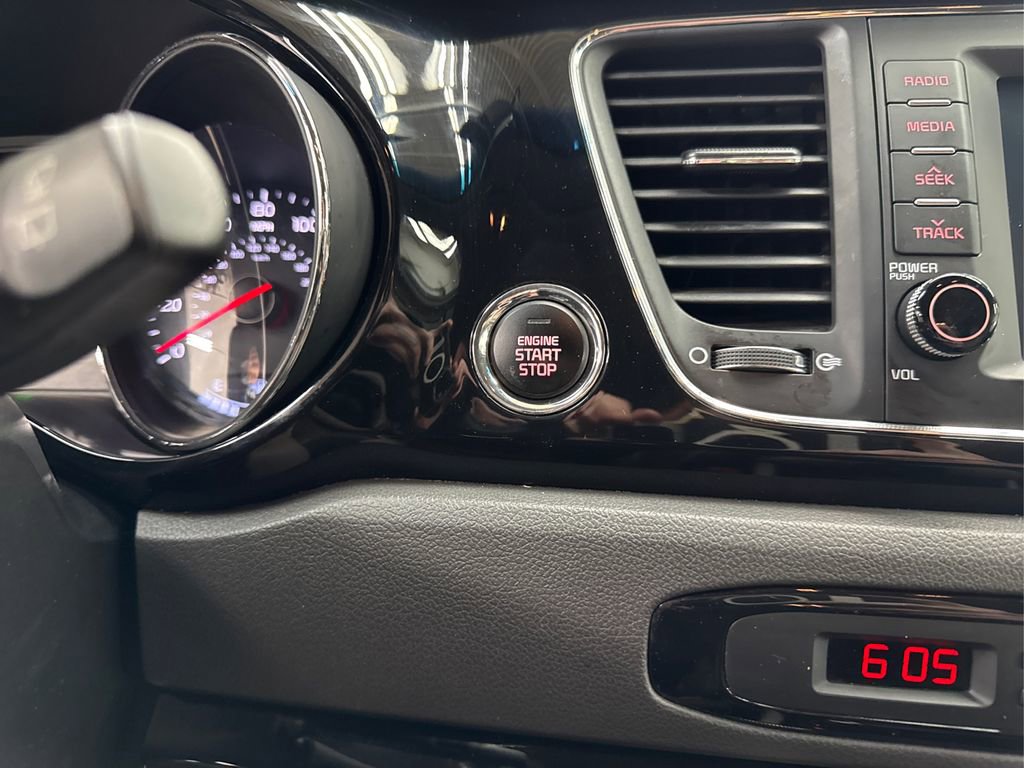 Used 2018 Kia Sedona EX image 30