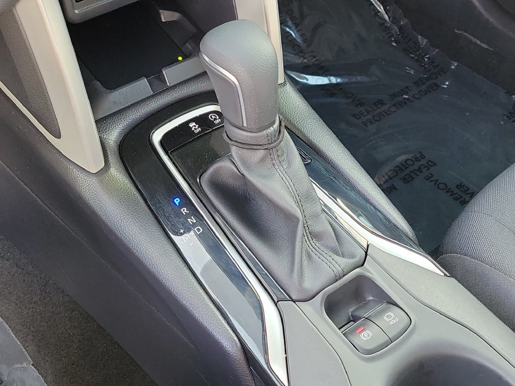 Used 2025 Toyota Corolla Cross LE w/ Moonroof Package FWD image 25