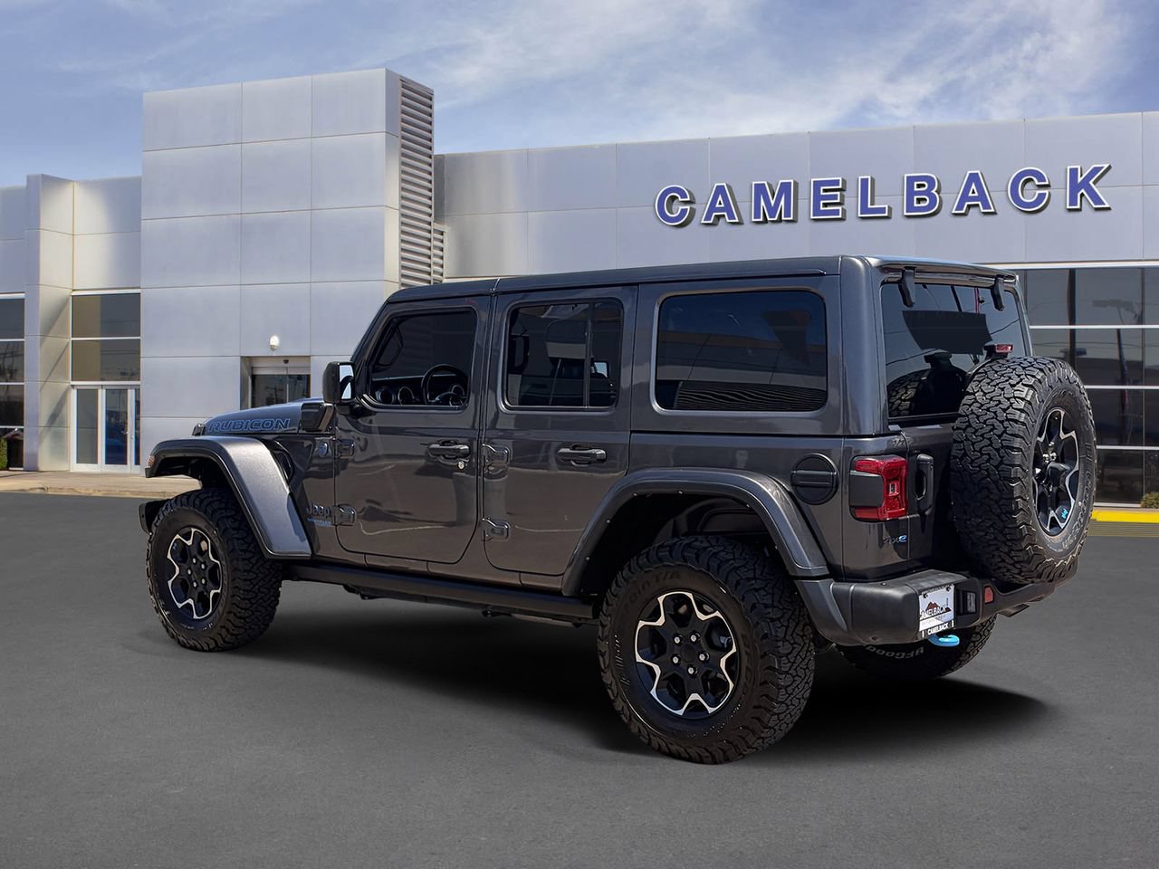 Used 2022 Jeep Wrangler Unlimited Rubicon 4xe w/ Steel Bumper Group AWD/4WD image 4