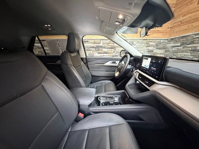 Used 2025 Ford Explorer Active w/ Active Comfort Package AWD/4WD image 16
