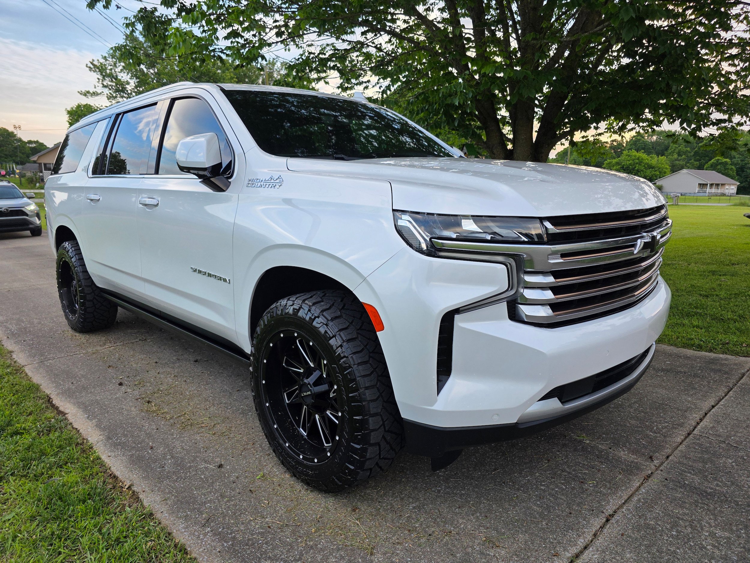 Used 2021 Chevrolet Suburban High Country AWD/4WD image 3