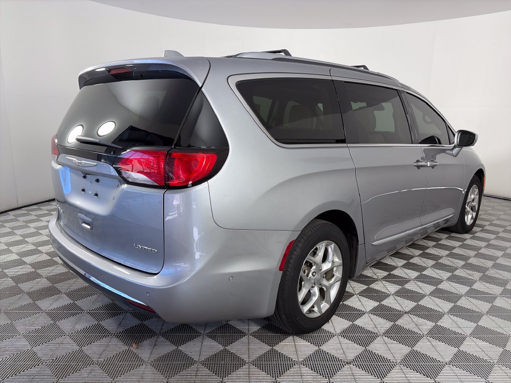 Used 2017 Chrysler Pacifica Limited w/ Advanced Safetytec Group FWD image 7