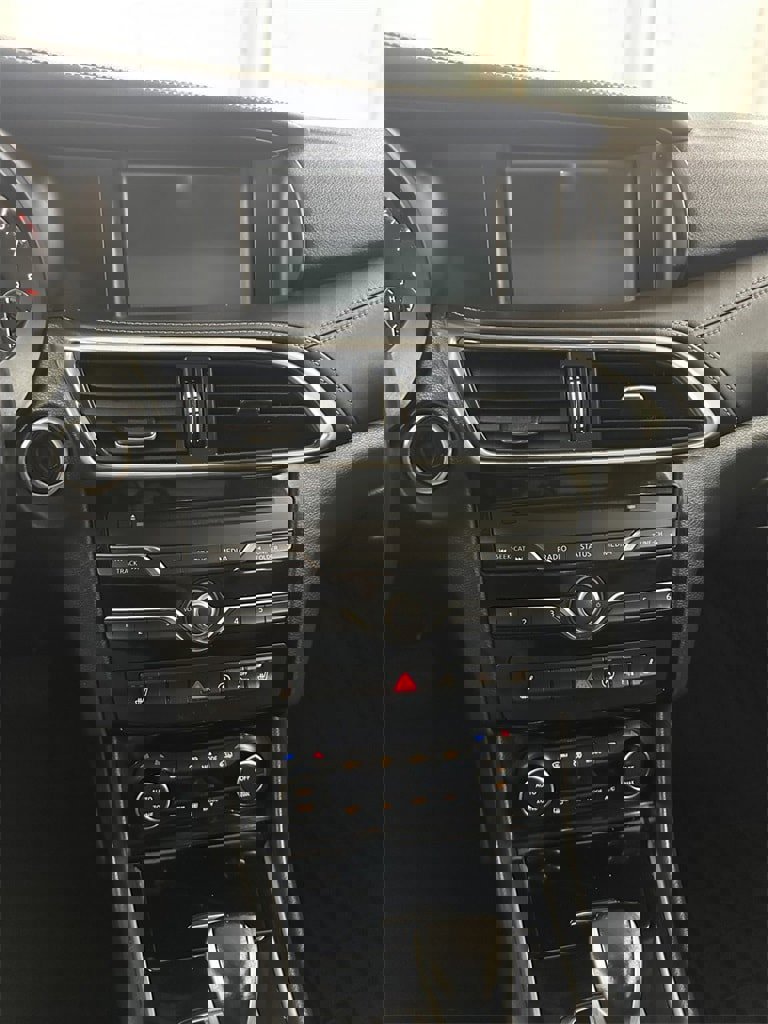 Used 2017 INFINITI QX30 Premium w/ Navigation Package image 18