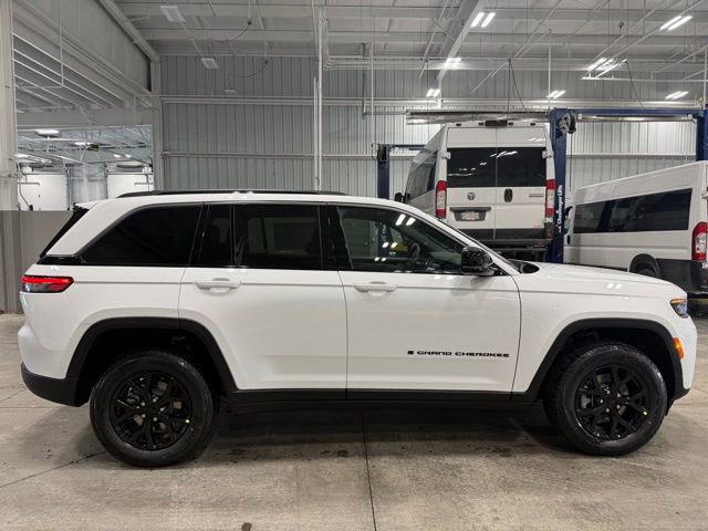 New 2026 Jeep Grand Cherokee Laredo image 2