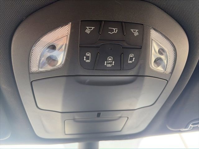 Used 2025 Chrysler Pacifica Select image 27