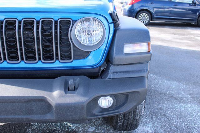 Used 2025 Jeep Wrangler Sport image 40