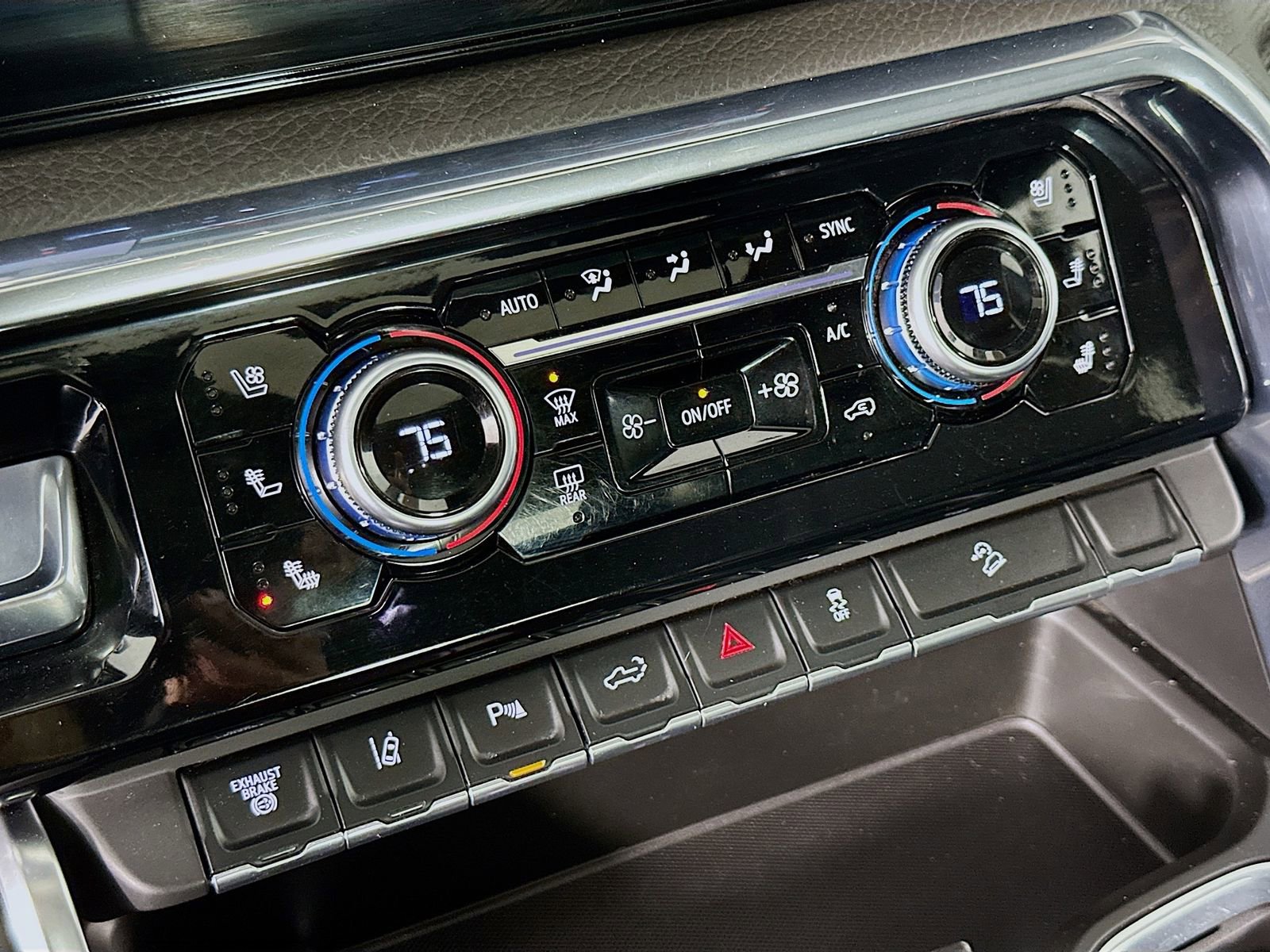 Used 2024 GMC Sierra 3500 Denali image 17