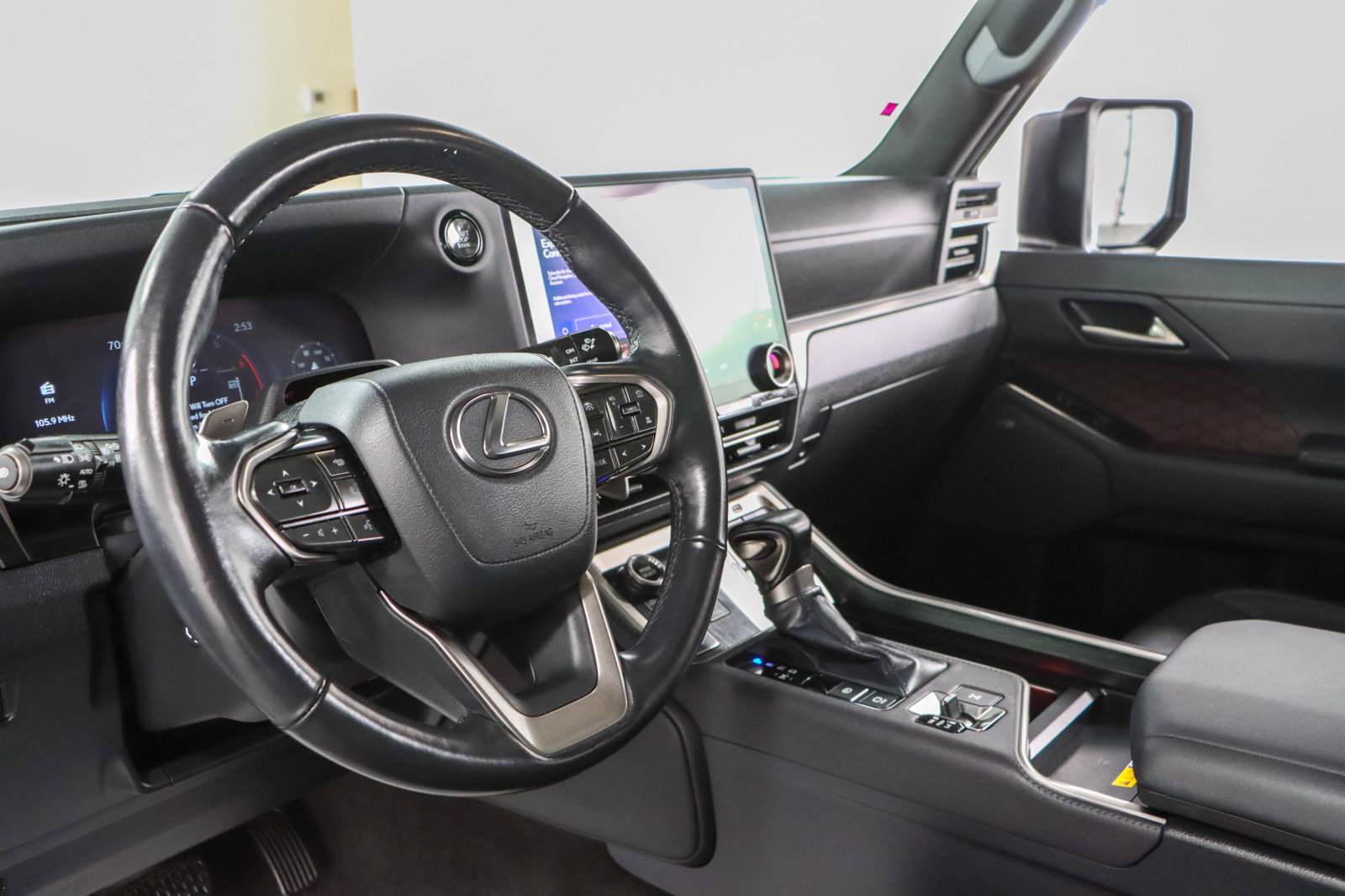 Used 2024 Lexus GX 550 w/ Accessory Package (31) AWD/4WD image 25