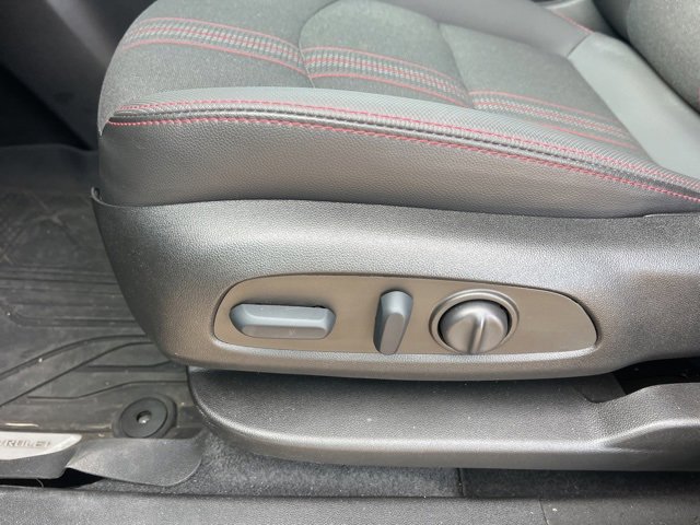 Used 2022 Chevrolet Equinox RS w/ LPO, Floor Liner Package image 17