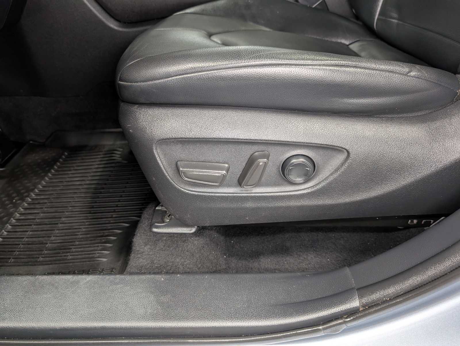 Used 2021 Toyota Highlander XLE AWD/4WD image 41