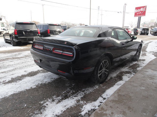 Used 2019 Dodge Challenger SXT image 4