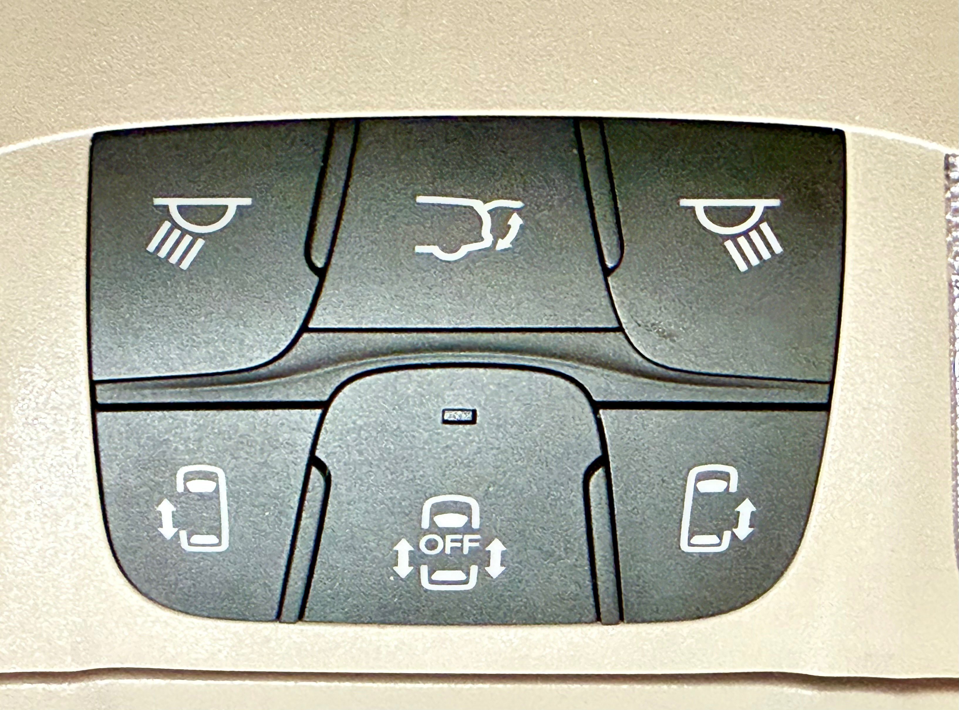 Used 2023 Chrysler Voyager LX FWD image 35