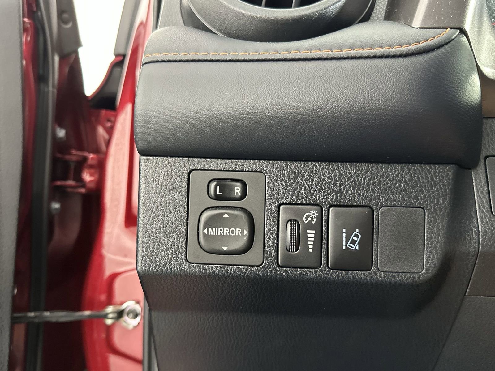 Used 2018 Toyota RAV4 SE w/ Power Extra Value Package FWD image 18