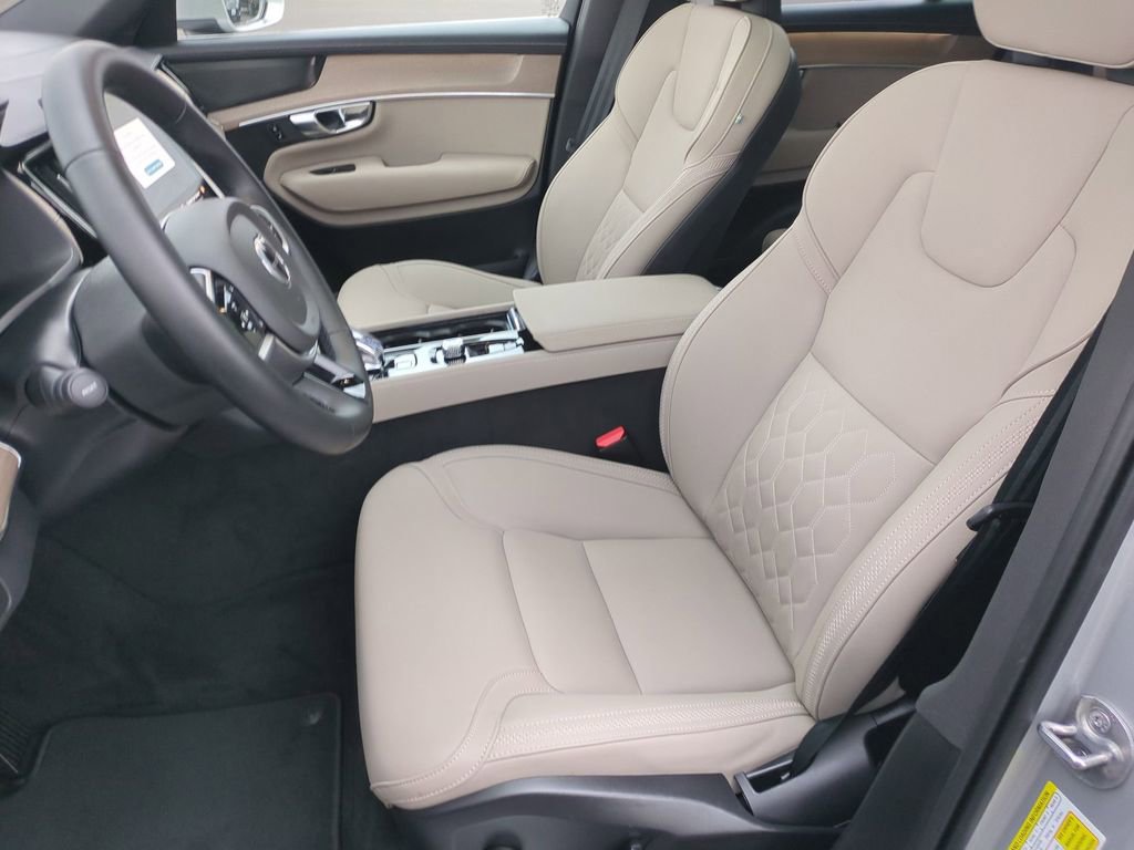 Used 2025 Volvo XC90 B5 Plus image 16