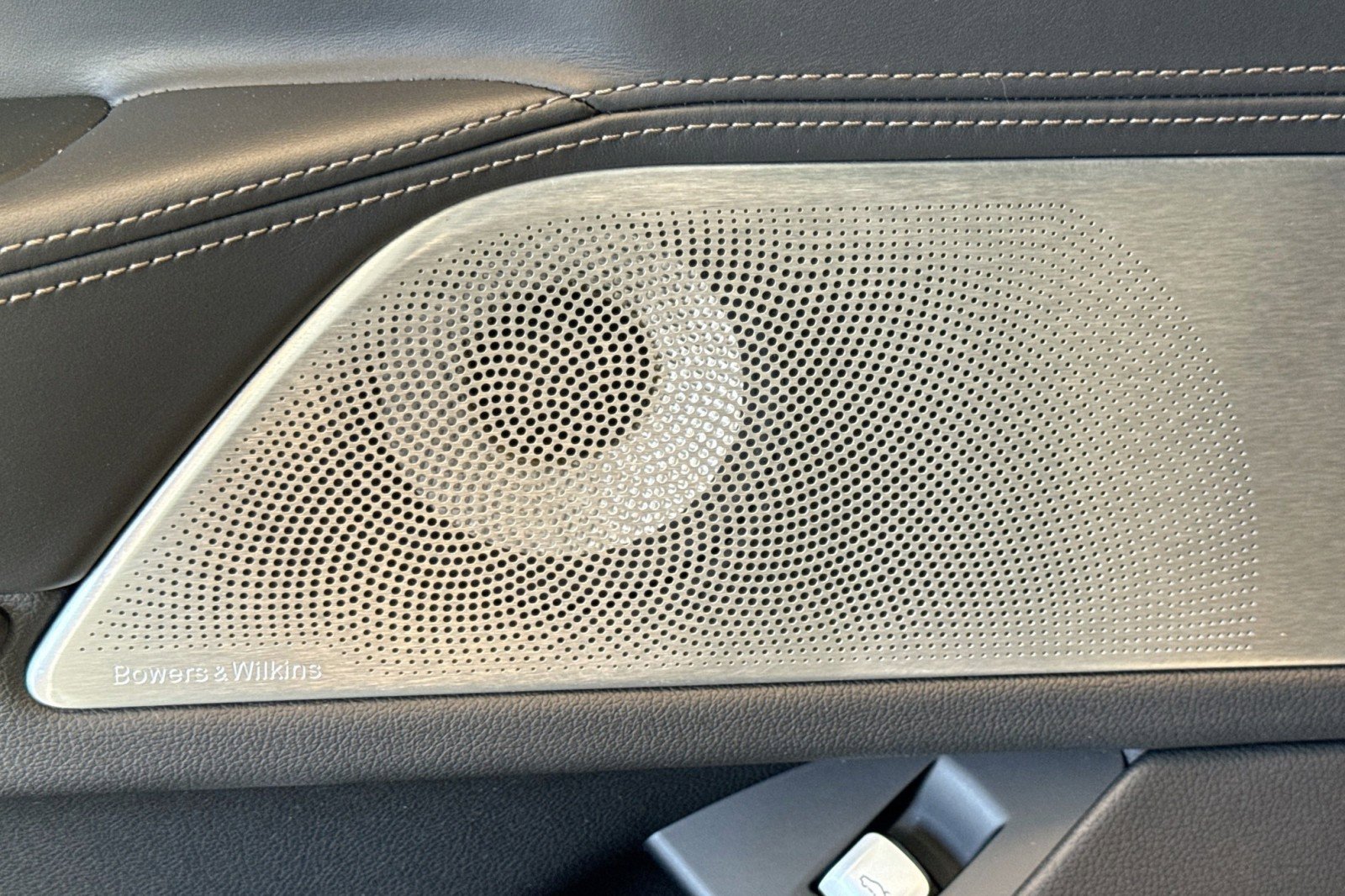 Used 2019 BMW M760i xDrive w/ Luxury Rear Seating Package image 18