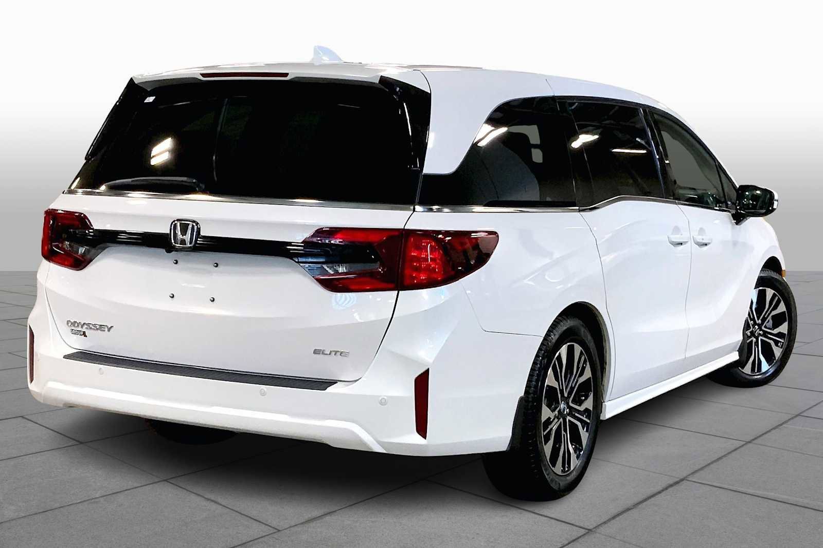 Used 2026 Honda Odyssey Elite image 12